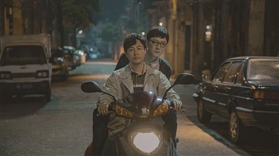 《狂飙》爆火 张颂文不像演的？ 25岁前，张颂文是个举着旗子带队的导游，曾一年面试300多个剧组