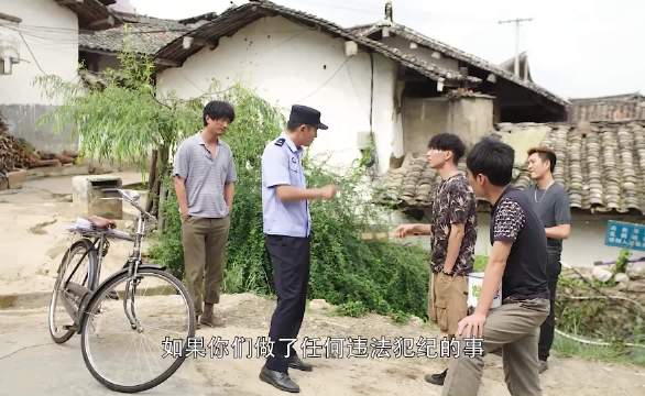阿如那揭秘莽村由来,电影赛道受关注