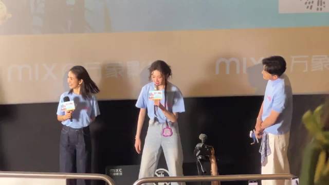 张艺凡在三心二意路演现场唱了BonBonGirls