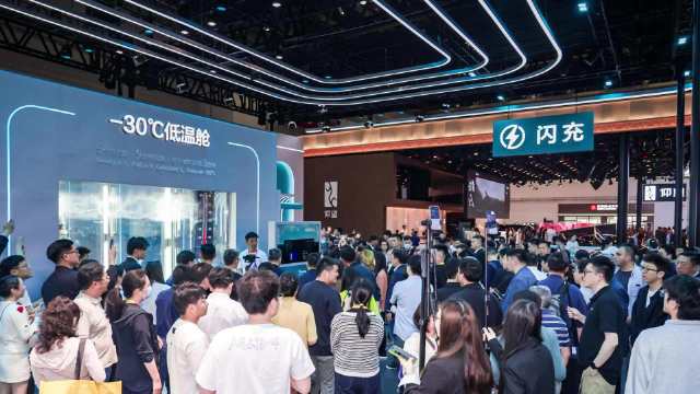 比亚迪包馆北京车展，明星老外盛赞中国技术