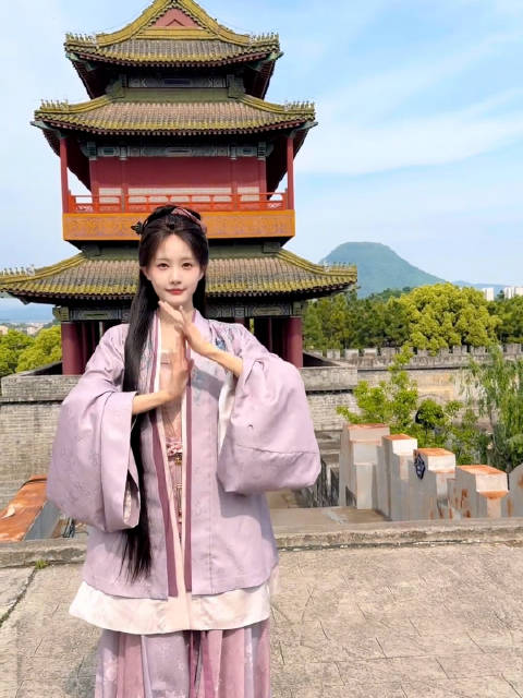 郑恺李一桐等明星模仿误闯天家魔性舞蹈