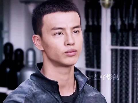 “狙击手之间的巅峰对狙，战争真的太残酷了”