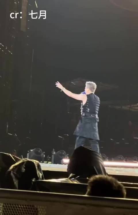 陶喆广州演唱会水炮造雨,自称汗水很香