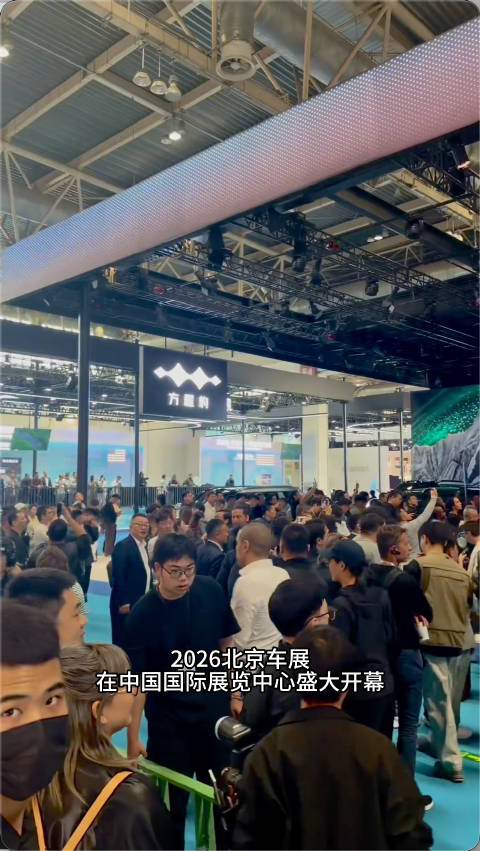 2026北京车展启境GT7灵眸大灯引哪吒设计师申威现场创作