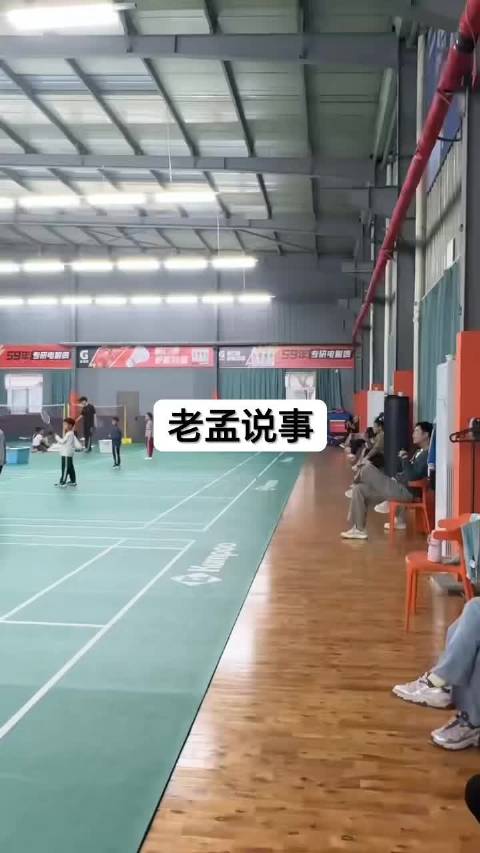 森碟模仿叶一茜亲亲动作神态精准