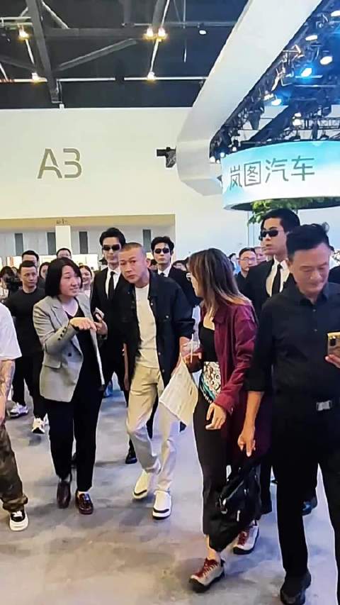 “乾隆爷”亲自盖印 疑似聂远新座驾