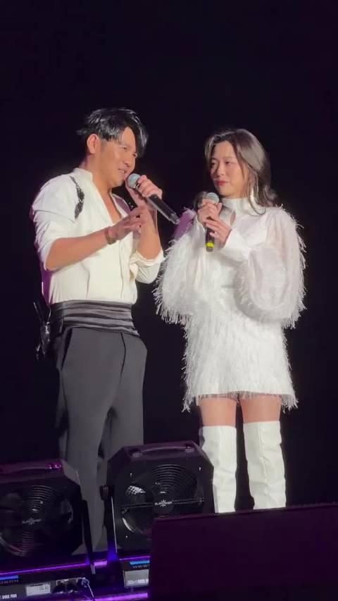 杨阳洋与曹格儿子Joe同看演唱会，17岁少年与18岁Joe同框引回忆