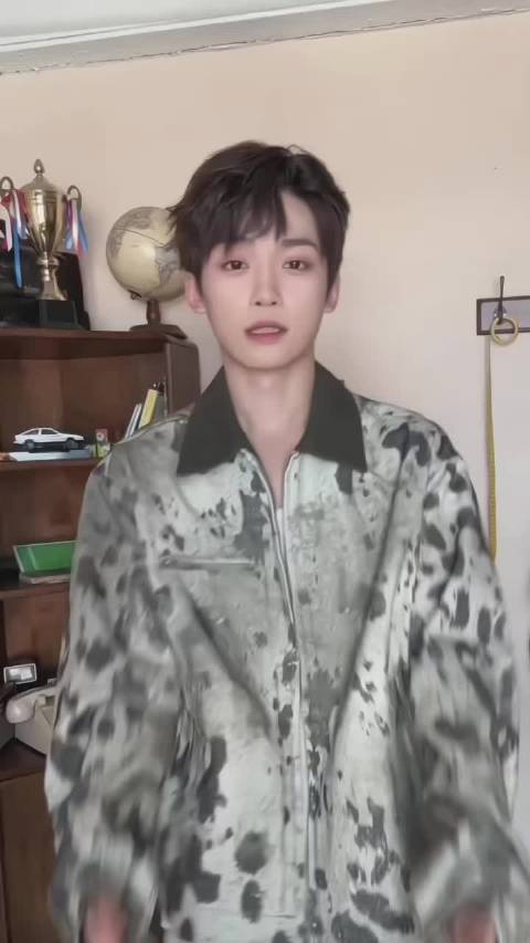 杨幂刘诗诗等众星亮相三亚乘风破浪直播舞台
