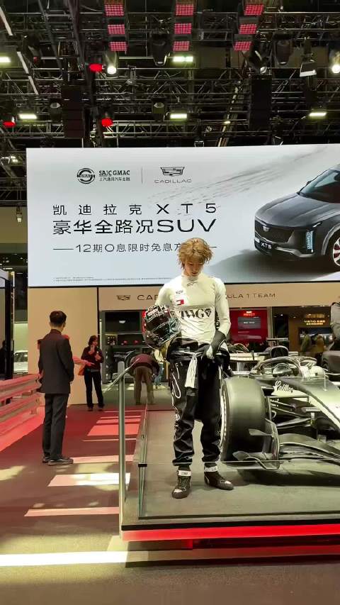 凯迪拉克你是会找车模的