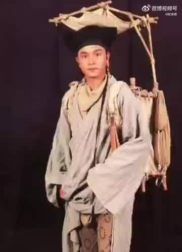 网友感叹不是他们老了是我们都老了