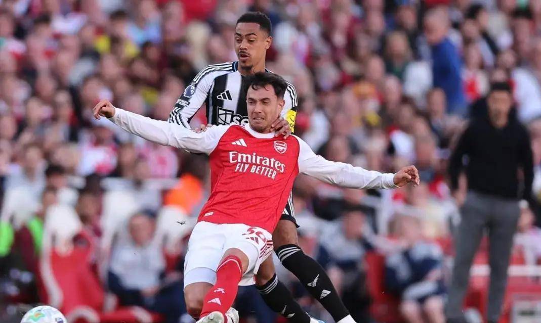 英超积分榜出炉：阿森纳1-0纽卡重回榜首，热刺1-0绝杀却还在降级区，利物浦3连胜杀回前4_维拉多_保级_欧冠