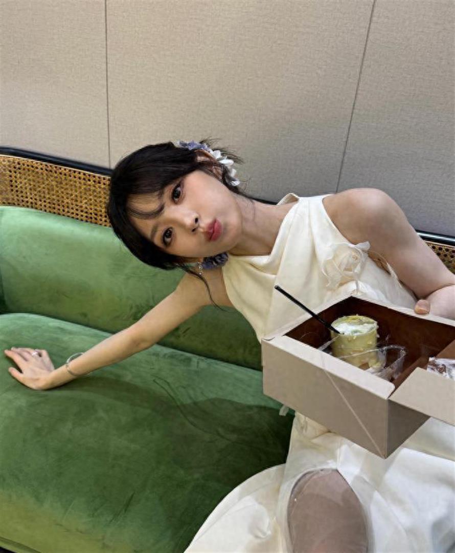 田曦薇闺蜜视角，谁不希望有个小田在面前蹦蹦跳跳呢？
