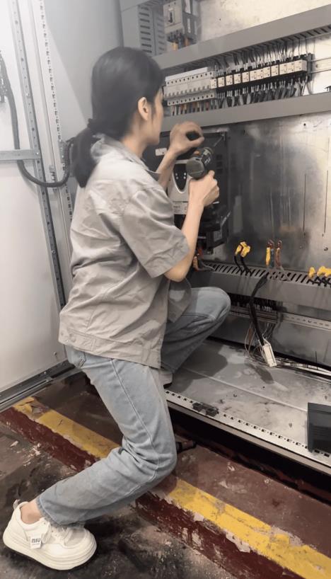 “电工界花木兰”成70万人线上导师 电商助力技术工人知识带货-快科技-科技改变生活