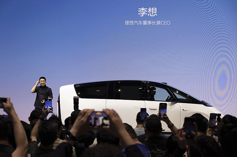 李想再谈理想MEGA风波：遭遇汽车史上最大抹黑事件| · 汽车