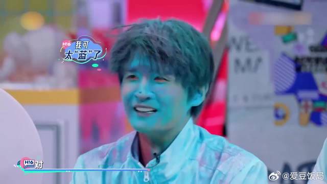 张远再次被喷彩粉，檀健次：有点像阿拉丁神灯了
