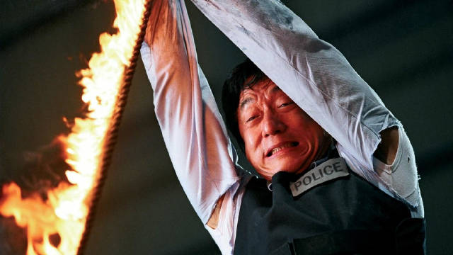 成龙谢霆锋搏命出演《新警察故事》，高楼实拍命悬一线
