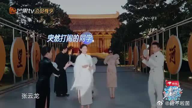 苗苗换上旗袍，一个眼神柔情似水，郑恺都被惊艳到！好美！