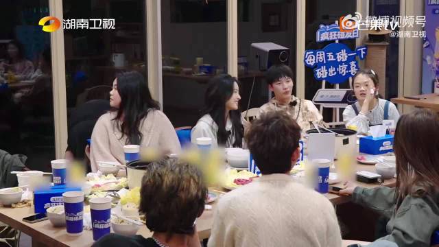 客栈客人误认维嘉为何炅，何炅在线澄清