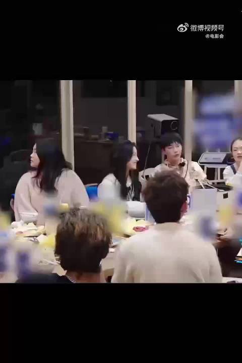 满满的青春回忆杀，十六年前的节目记忆混淆，上演可爱认错名场面