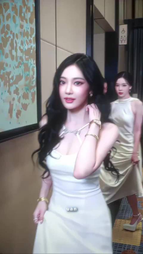 NingNing和吉娜应该是在W Korea慈善晚宴上认识的