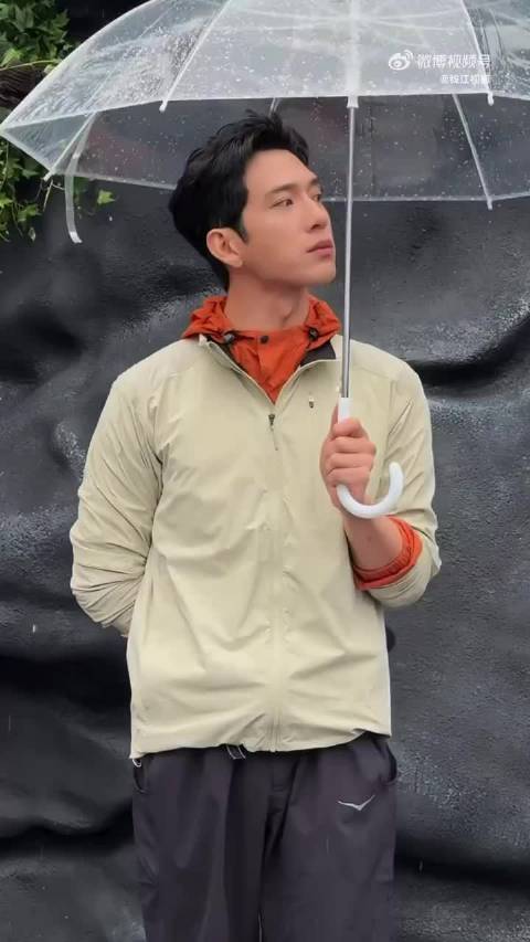 井柏然杭州活动路透 户外运动风穿搭好清爽