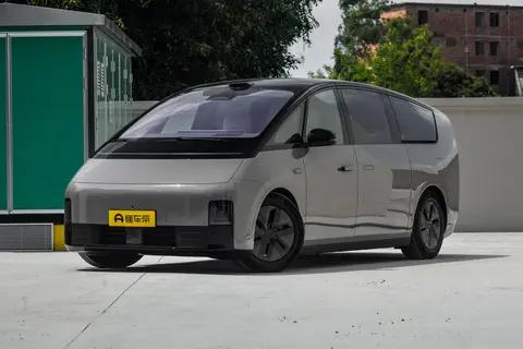 李理想汽车未来将专注于AI硬件终端，目标像iPhone那样颠覆性产品
