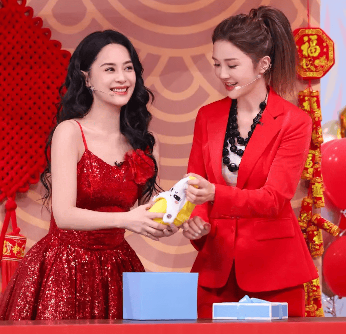 原创蔡卓妍官宣结婚！阿娇长文送祝福，众星齐送甜蜜祝贺