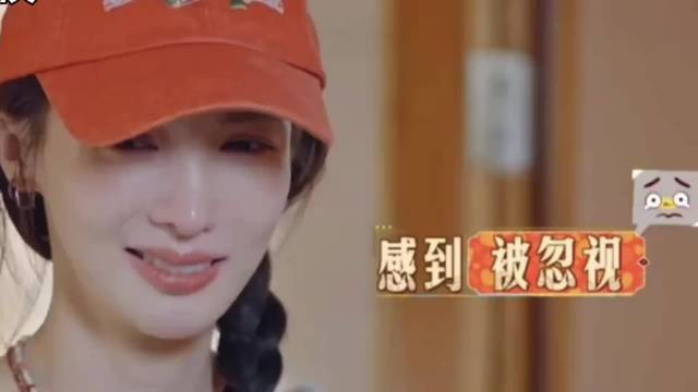田嘉瑞轻声细语逗金晨开心，一方巧言如簧，一方笑意盈盈