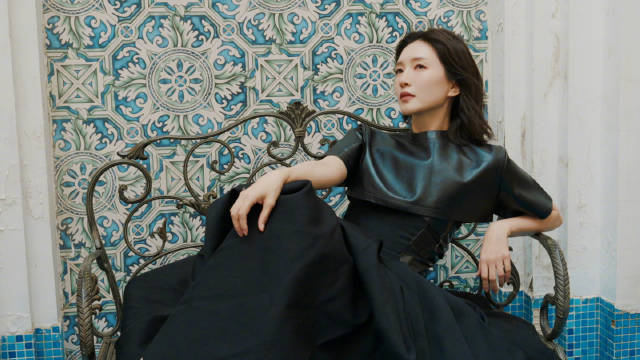 瑞丽服饰美容发布江疏影初夏慵懒大片花絮