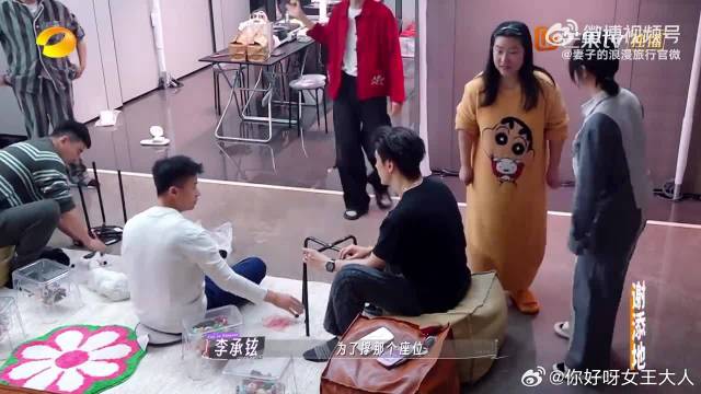 戚薇分享工作团队朋友圈作为礼物