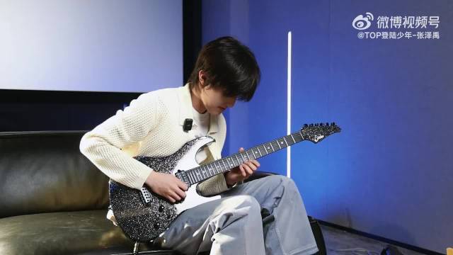 张泽禹电吉他演绎赵本山经典《咱们屯里的人》