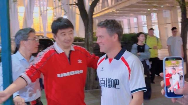 体育编辑追忆球星采访往事，与欧文同行北京街头