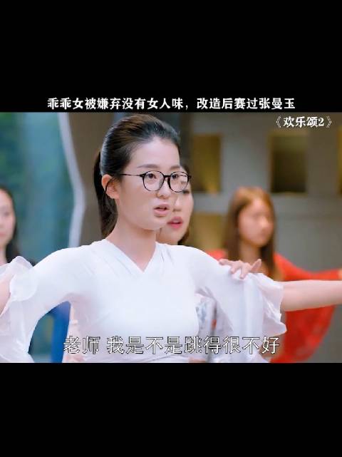 她心机好重的，一直想抢曲的男朋友！