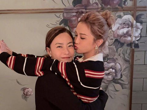 霍汶希暖心送祝福见证阿Sa幸福婚讯二十余载相伴亦师亦友亦家人