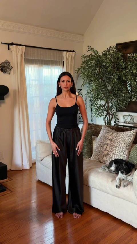 《吸血鬼日記》女主角 Nina Dobrev！摩登女郎，閃亮變身！