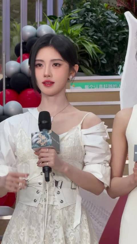 鞠婧祎周迅等六位不足160cm女星凭高颜值出圈