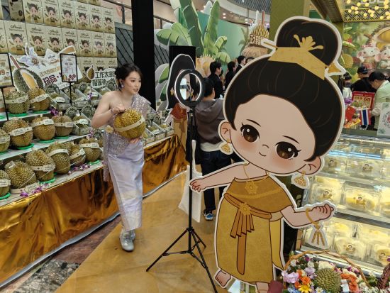 量质齐升 泰国榴莲热销中国市场-中新社上海