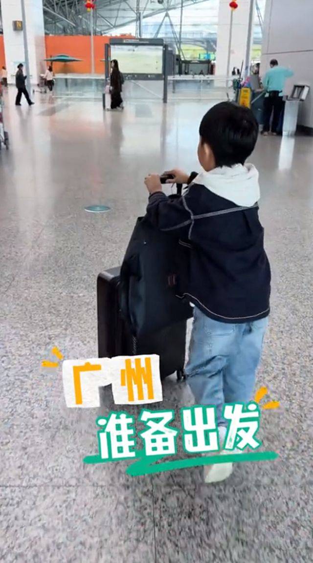 苏炳添妻子晒家庭合影，二儿子像爸爸格外帅气，林艳芳初恋脸好美