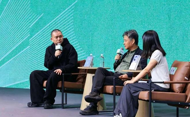 又和余华聊了一小时，他劝我下午起床