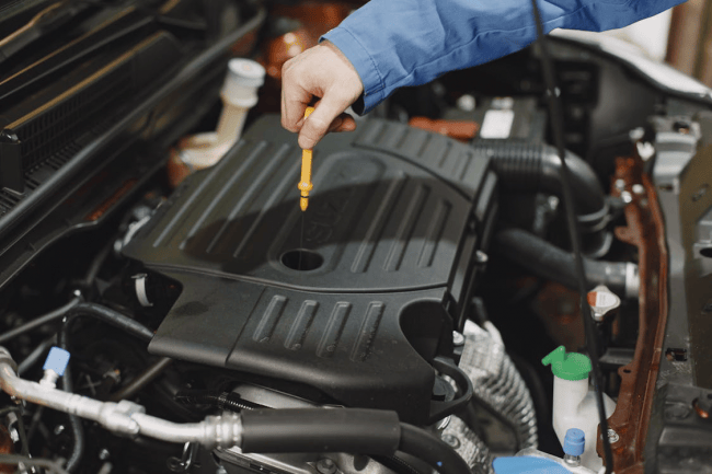 油价高位运行，五一出行如何精打细算？低粘度机油成省油新思路