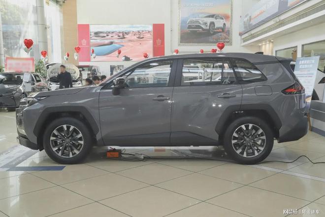 家用燃油SUV首选，丰田RAV4凭啥常年销量靠前？|底盘|内饰|国产车|燃油suv_订阅