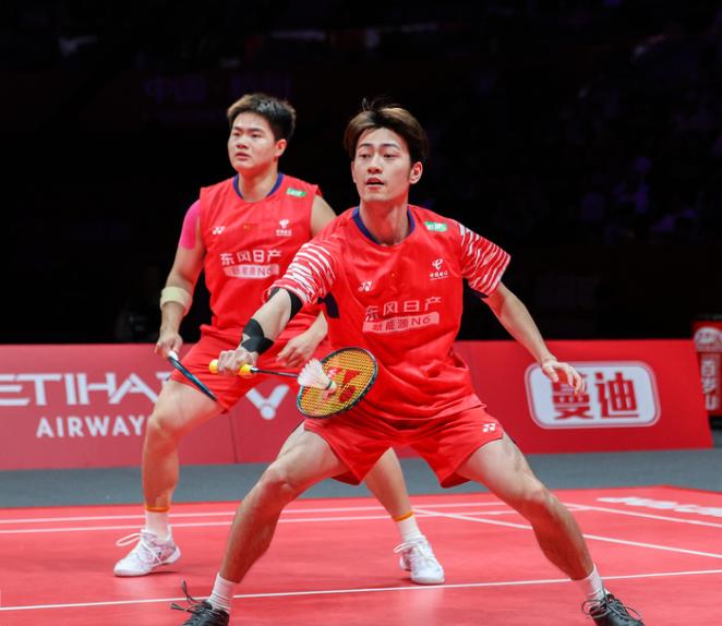 决胜局15-18逆风翻盘!梁王组合2-1前世界第一,头名战国羽夺赛点