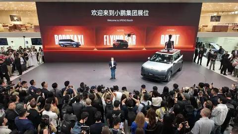 中国首款全栈自研Robotaxi量产车小鹏GX亮相，智驾直指L4