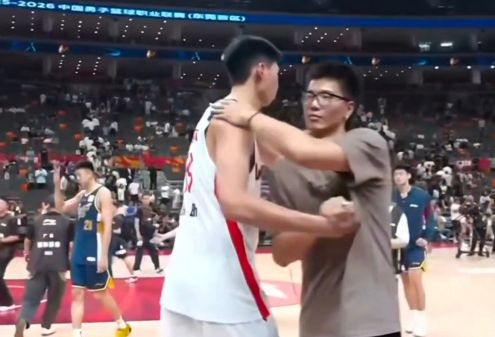 前广东中锋：宏远对中锋要求是防守和篮板 焦泊乔不适应现在的体系