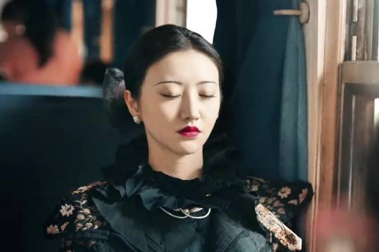 “虎落平阳被犬欺！大妈的杀伤力那一般人根本扛不住！”
