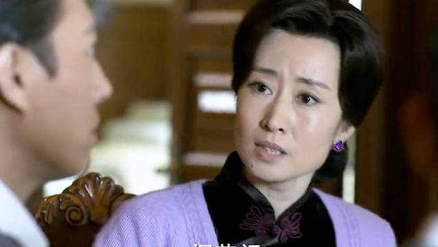大姐：明楼你跪下，大姐求你件事