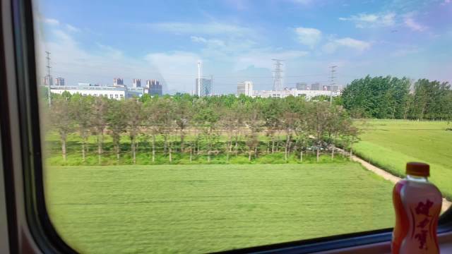 五一出行途中孩子频问时间，家长提前下载动画片应对