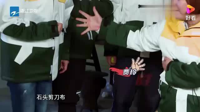 贾玲王祖蓝劈叉，李晨直呼：太厉害！没有最惨只有更惨