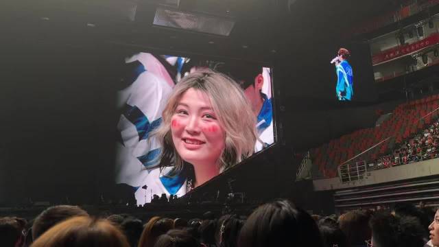 粉丝误购光良门票获徐良赠票圆梦成都演唱会现场互动