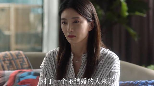 柜姐一心想嫁给富豪男朋友，但富豪男朋友却告诉她不结婚